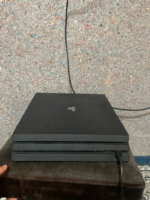 Pleysteyshn 4 pro 1 tb