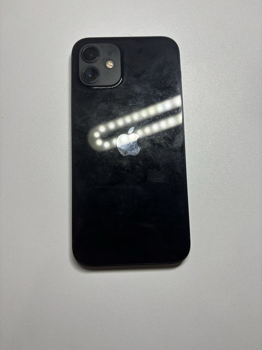 Продам айфон 12