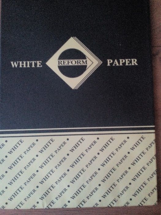 Белова и карирана хартия