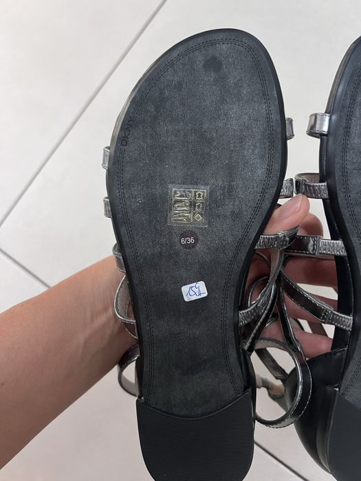 Sandale DKNY originale,noi din piele,cu fermoar