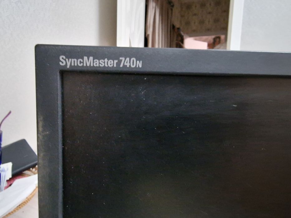 Монитор Samsung SyncMaster 740N