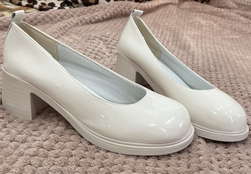 Туфли ( новые) 40 размер