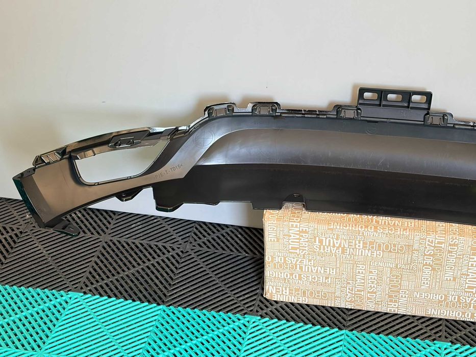Spoiler bara spate Renault Megane 4 hatchback  2016+ nou original negru lucios