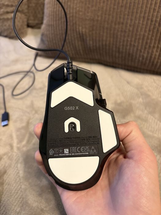 това е логитек г502х и една от най добрите мишки на пазара продавам я защото не ми трябва в перфектно състояние е чисто нова и да страхотна е .