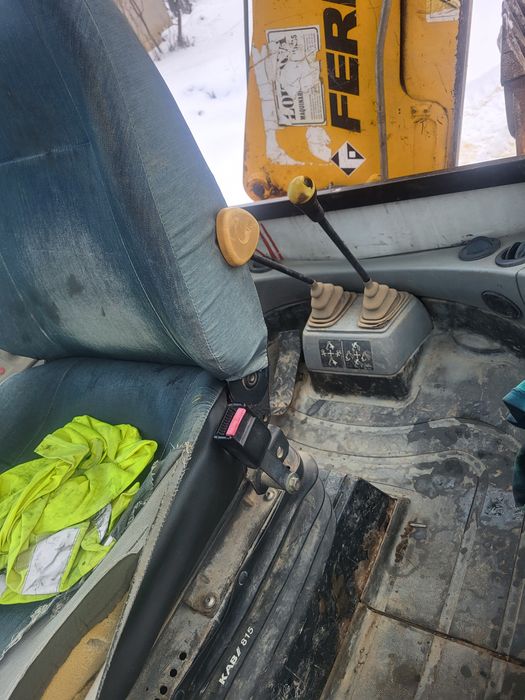 Vând buldoexcavator fermec terex