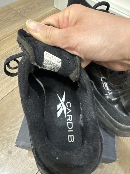 Кроссовки женские