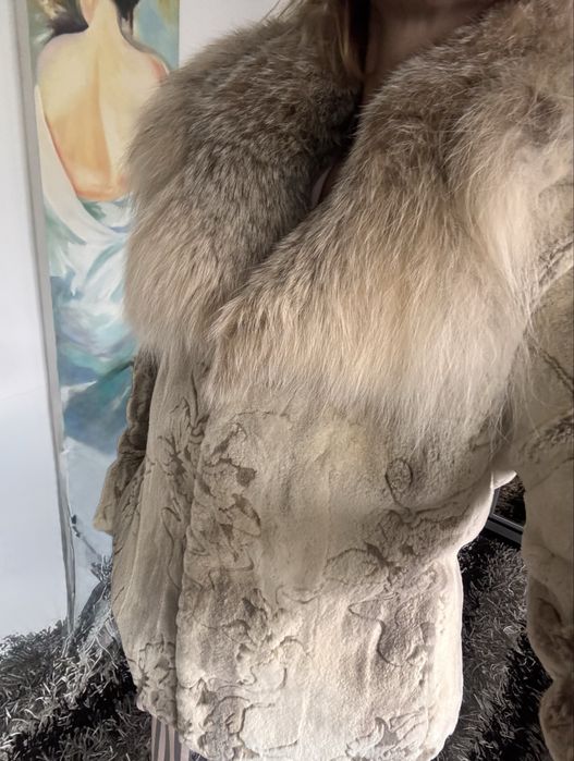 Haina blana nurca cu vulpe