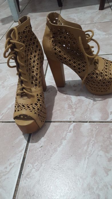 Platforme / botine Jeffrey Campbell piele nr 36