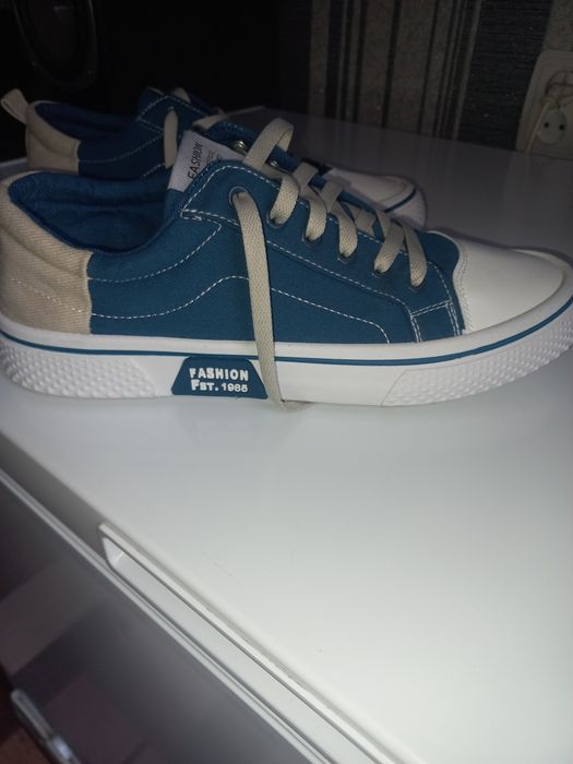 Продам новые кеды