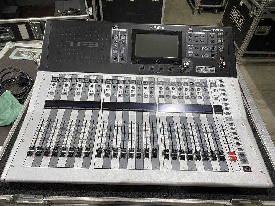 Цифровой микшер Yamaha TF3 + кейс (б/у)