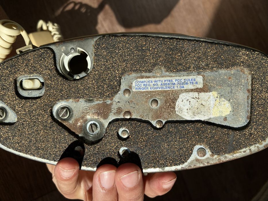 Продается проводной телефон