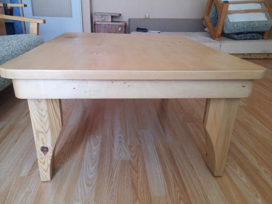 Продавам холна маса