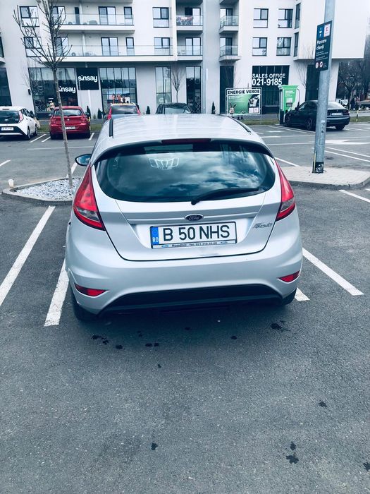 Vând Ford Fiesta 2012