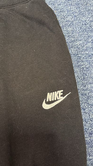Vand pantaloni Nike