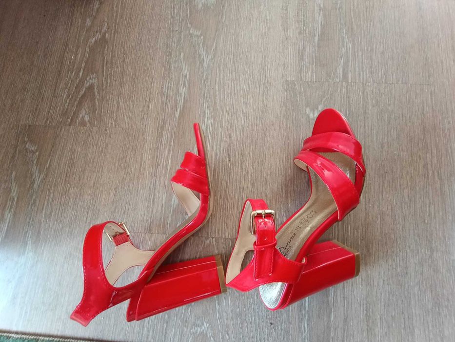 Sandale rosii marime 36