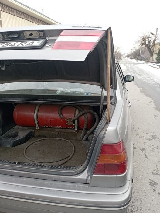 Вольво 1993 йилда ишлаб чикарилган,Бензин,пропан газда ишлайди,Яхши