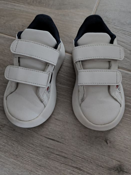 Adidași mărimea 24