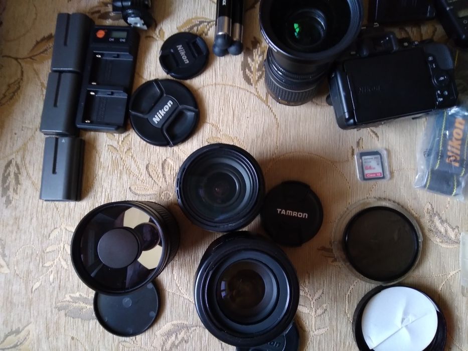 Коледна цена .Предлагам отлична фото камера Nikon D5600