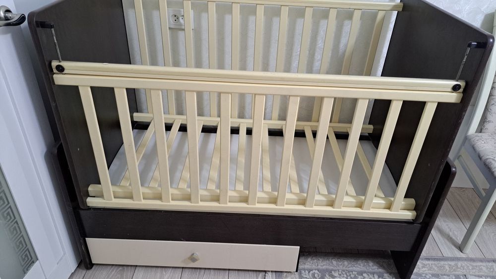 Продам детскую кроватку