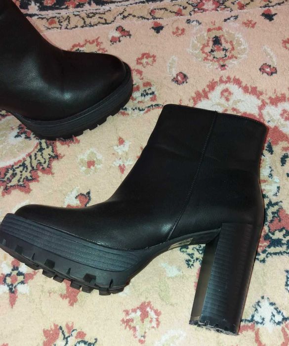 Botine cu toc și platformă