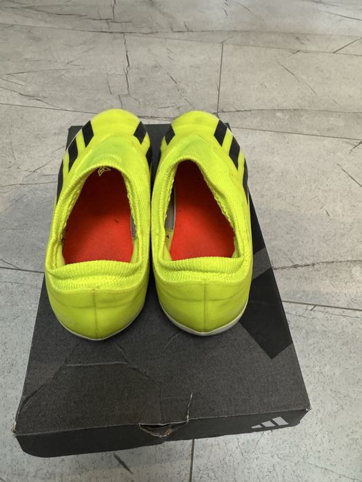 Адидас бутонки #38,5