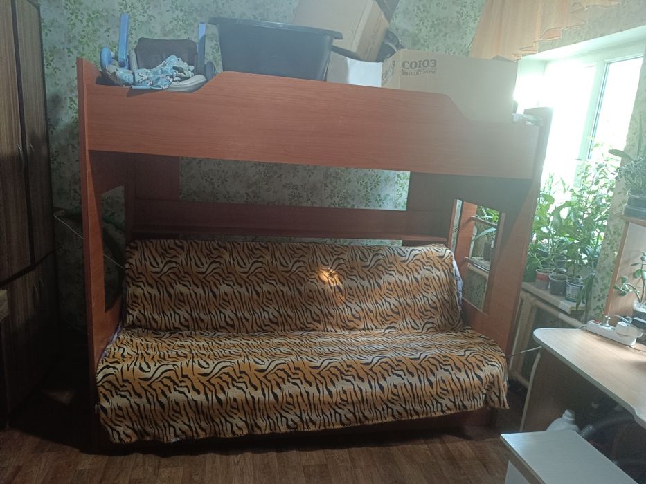 Двухэтажная кровать