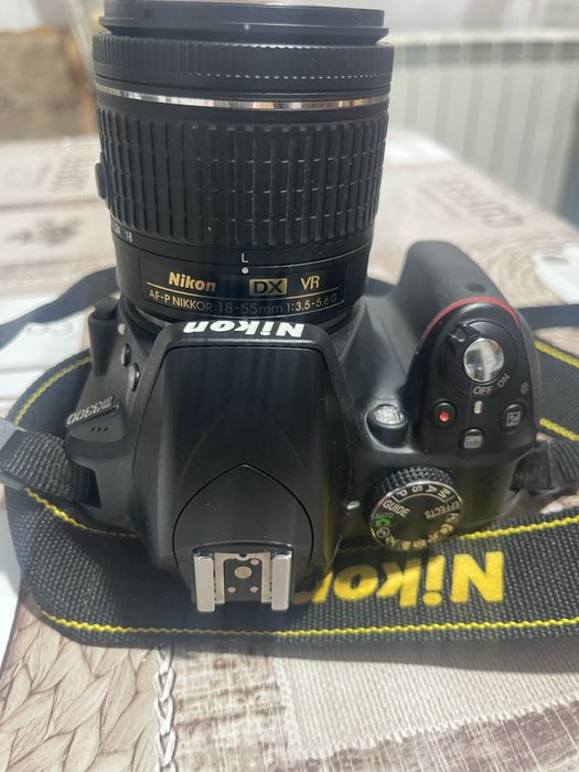 Nikon D3300.