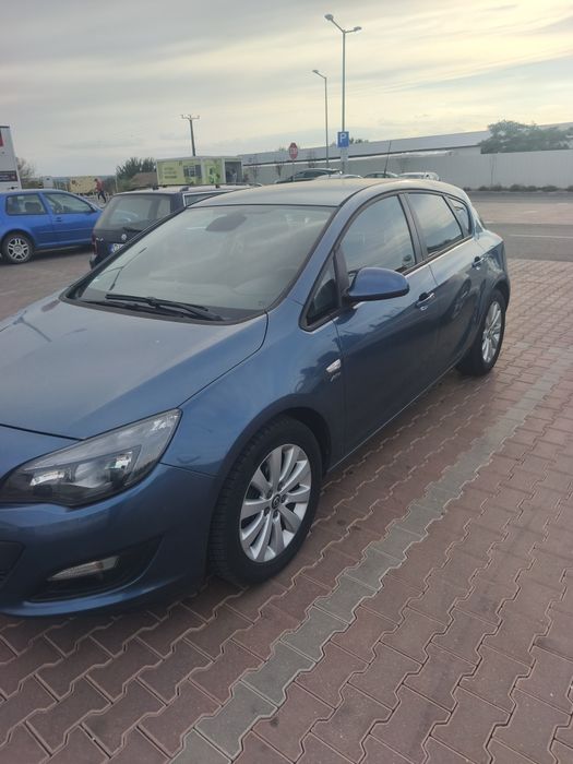 Vând Opel Astra j 2013