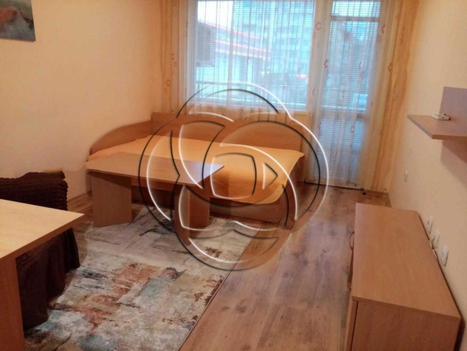 Едностаен апартамент с паркинг пред блока