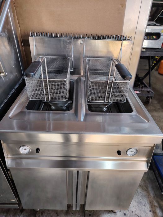 Friteuze profesionale 1/2 cuve pe GAZ 8-20Litri