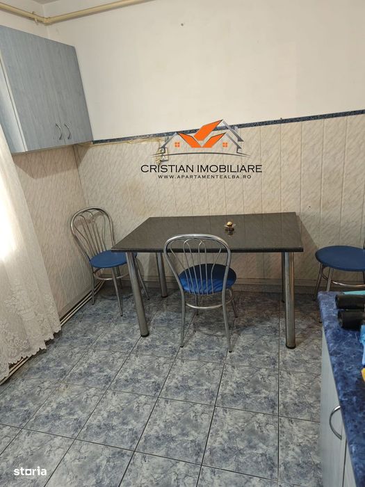 Apartament 3 camere decomandat, etaj 2,  Cetate-Liceul Sportiv!