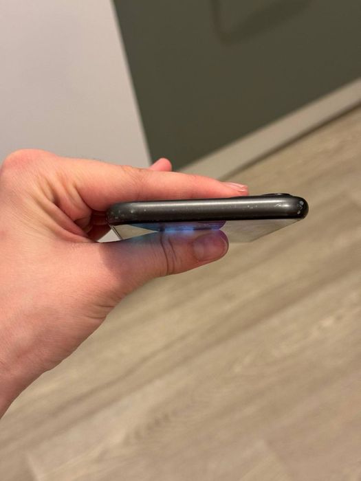Продам IPhone 11