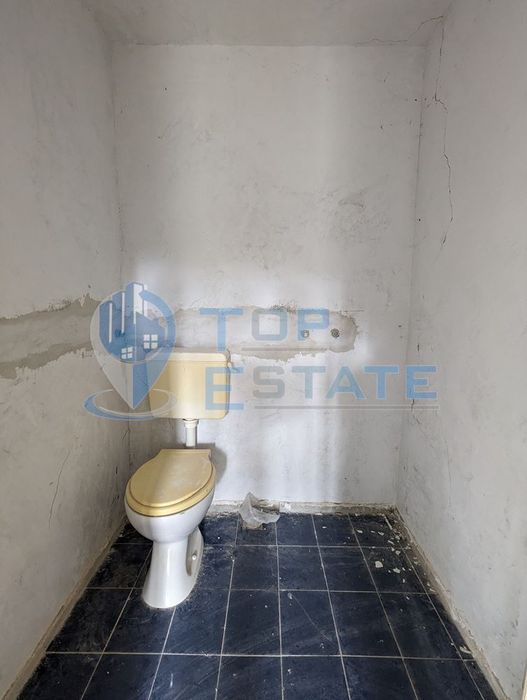 Къща с голям двор в село Вонеща вода