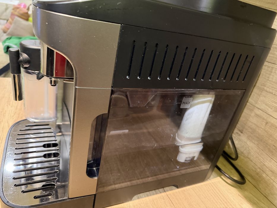 Кафеавтомат Delonghi Evo  Ecam 290.81  в гаранция