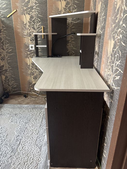 Продам стол письменный б/у