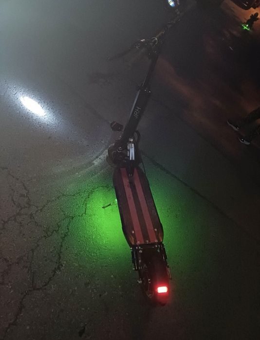 Vand trotinta electrica sau schimb cu telfon de preferabil iphone sau samsung