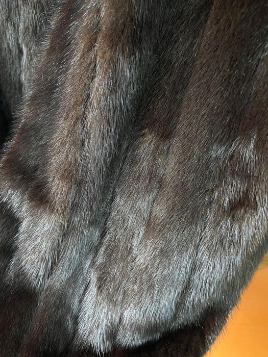 Продам норковую шубу