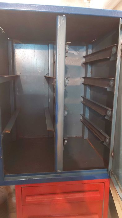 Шкаф за инструменти