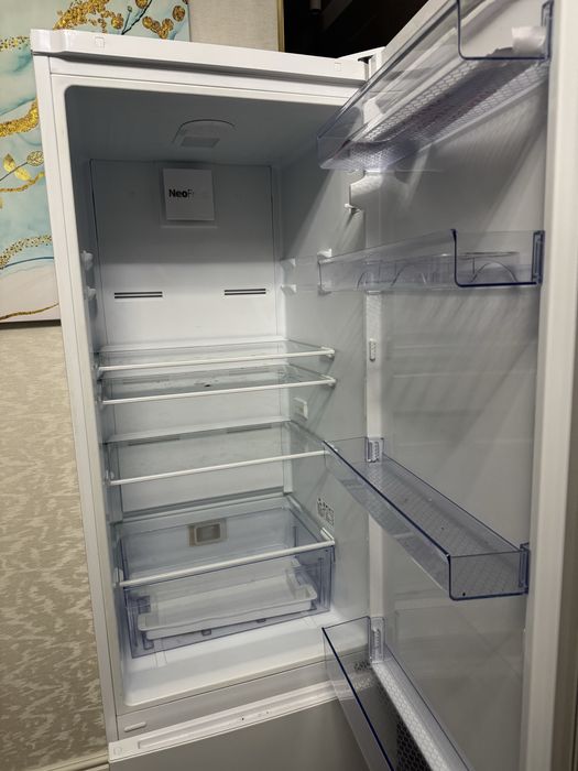 Продаю холодильник BEKO белый