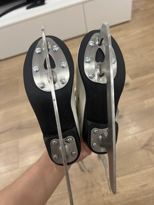 Продам детские коньки 27 размер