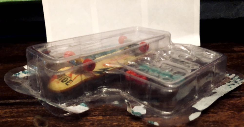 Mini скейтборд с чифт гуми за сменяне.