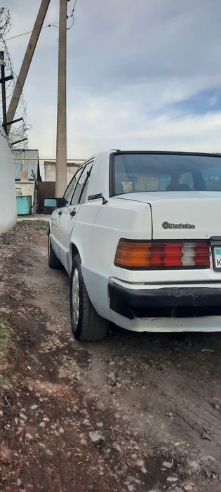 Мерседес 190-тый Объёмом-2.2