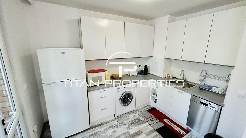 Дава се под наем Тристаен апартамент в Бургас, Център - 86 кв.м за 561 € - Снимка #1