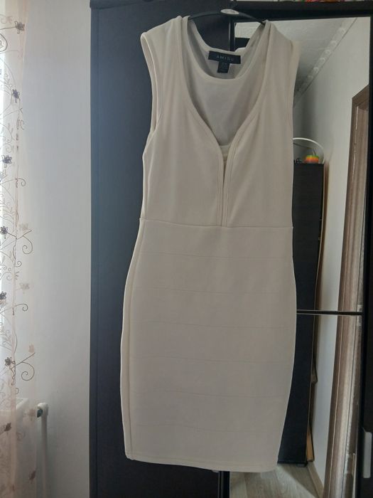 Rochii elegante mărimea xs 50 de lei fiecare