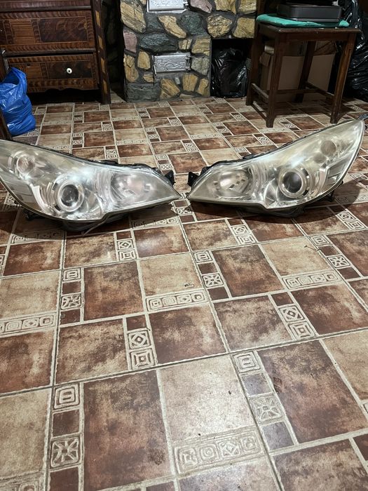 Dezmembrez subaru,Faruri subaru  legacy