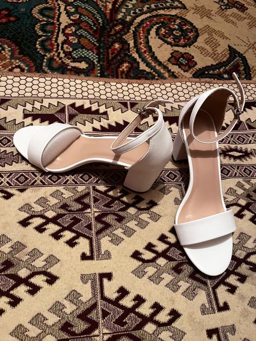 Продам обувь босоножки