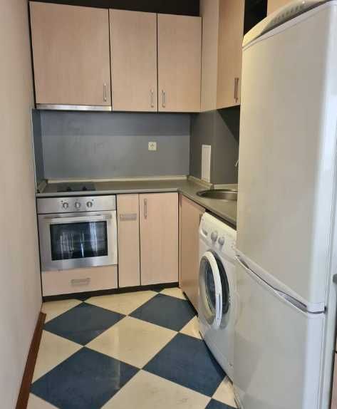 Дава се под наем Двустаен апартамент в Бургас, Център - 72 кв.м за 153 € - Снимка #3