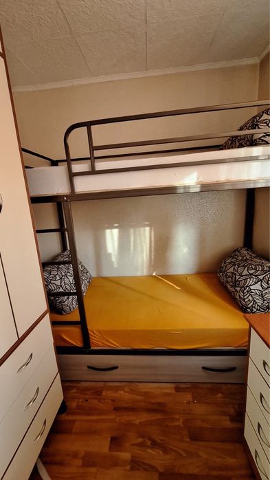 двухярусная кровать