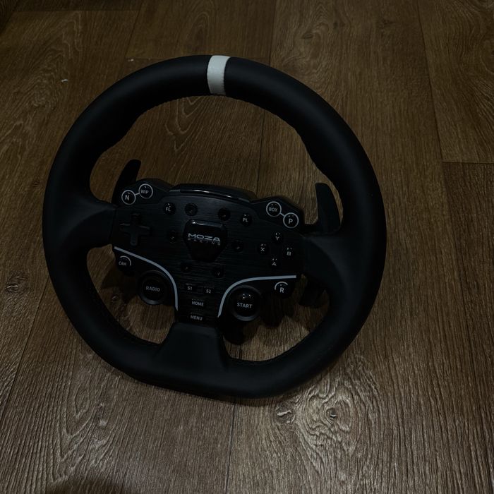 Продам игровой руль moza r5