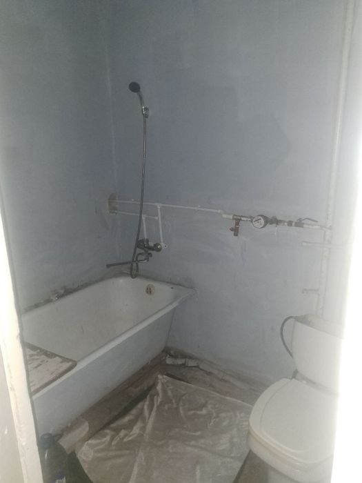 Зудлик билан 2 мик 17 домда 2 этаж 1 хоналик сотилади